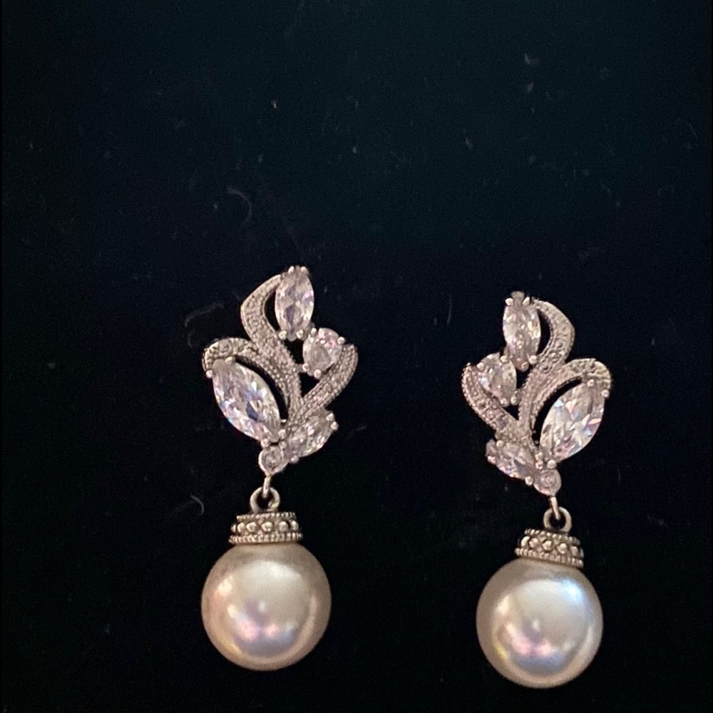 Pearl & Swarovski Crystal Earrings - Picture 3 of 4